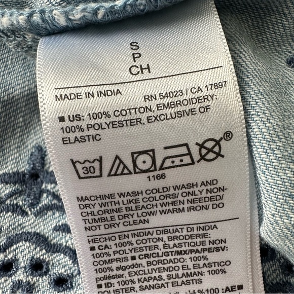 OLD NAVY Chambray Embroidered Peasant Top Smocked Back Flutter Sleeve Boho S NWT - Picture 8 of 13